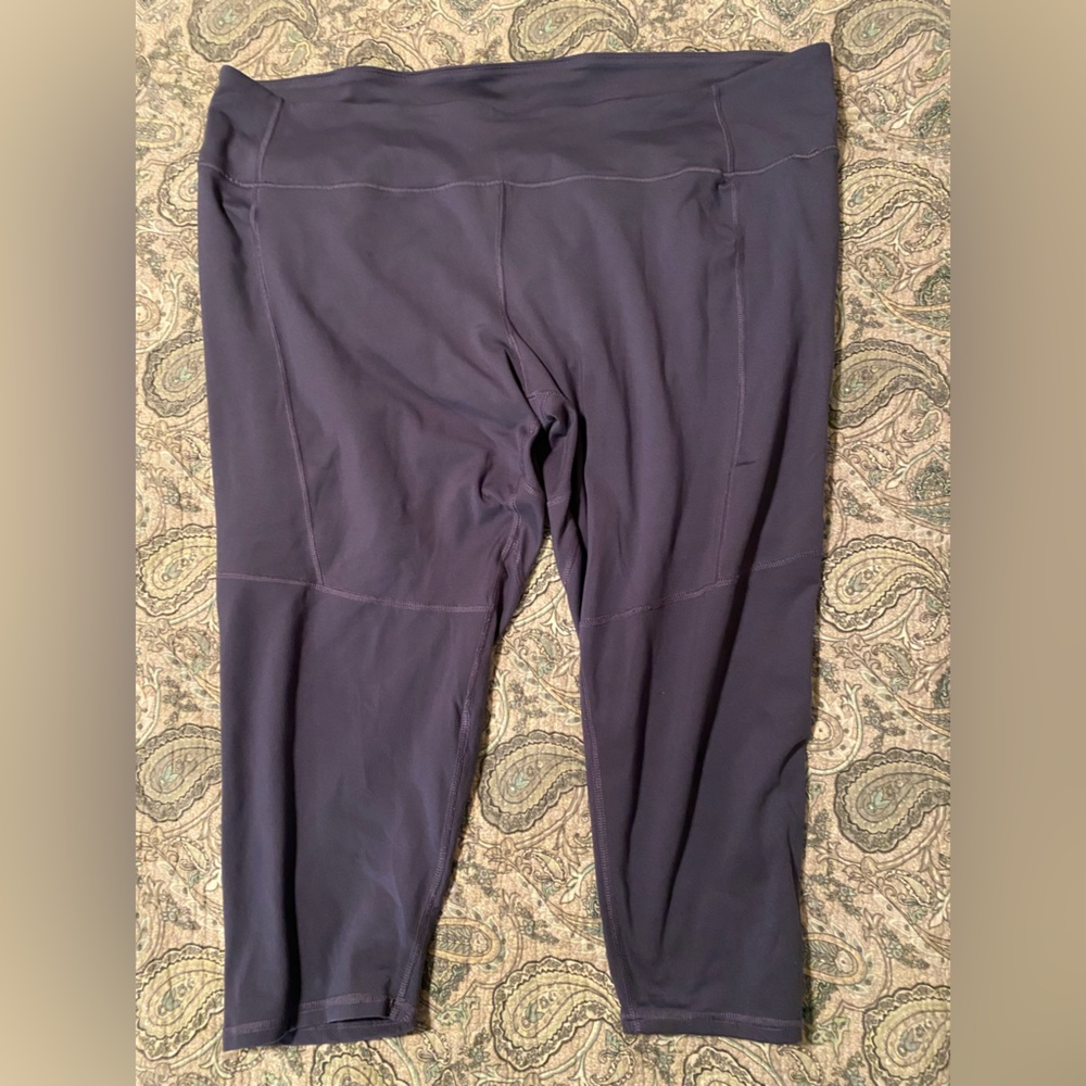 Marika capri leggings